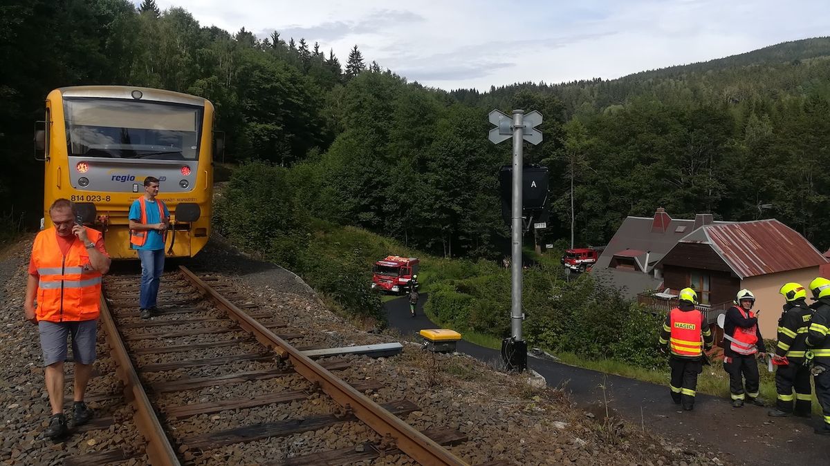 U Nejdku na Karlovarsku se střetl vlak s autem